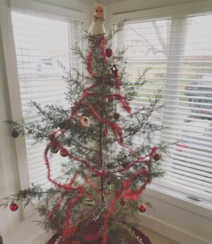 Jennifer Carpenter Instagram - She is so delicate that she blew right out of the pickup truck on her way home. 🤣#merrychristmas #tree All of God’s trees are beautiful 🤘🏻