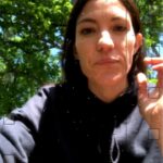 Jennifer Carpenter Instagram - I’ve come up with a hack! Maybe this will help your little one feel like a big kid a little faster!🏅(it may be elsewhere on the World Wide Web- but I haven’t seen it) so enjoy… if the shoe fits 🤓 #tyingshoes #hacks #shoelaces #mom #momlife