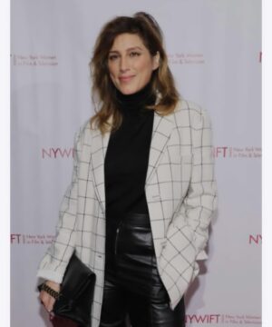 Jennifer Esposito Instagram - “I refuse to be not enough”  amazing Alex Bornstein receiving her Muse Award at @nywift  event in NY. Thank you so much for having me. We need so much more of THIS right here!!!!! 

I talk about this very thing in ALL my classes!! Be YOU, be your unique, weird, off, rough around the edges, self. It’s your authenticity that will carry you through IT ALL!! I tried for many many years to be what others wanted me to be- it’s NOT worth it and in my case even doable.  Just DO YOU!  Classes are open again. Link in bio for sign ups. 

And yes that that was me screaming “AMEN”  in the video !!