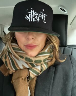 Jennifer Esposito Instagram - Fresh Kills hat- check
Another great review- check 
Lint brush- absent. 😎😂

@freshkillsfilm follow and come along for the ride to the release. 

See you all at @annapolisfilmfest next week!

And yes that hat is fly- designed by the amazing artists @sabet