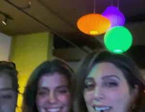 Jennifer Esposito Instagram - No amount of words to describe the love I have for this group. Tireless, endless supportive tenacity, goodness and sheer determination to insist that ALL stories be heard. seen and that they matter!!! I love each and everyone of you here and who show up and show support. I truly am so beyond grateful for the hope you give me that I’m not wrong in believing that audiences STILL very much CRAVE real, human, connection through simple storytelling. I love you  @leslieowen_omg @3fttoss @chriscrokos @odessaazion @emily_bader @francomaicas amd all who are not pictured here who came out to support Thanks @steliosavante @thelinzytaylor and the amazing @pamelaadlon for joining us on this magical evening. And again thanks to @tedgibson and @albrightfashionlibrary @patriciablack for the hair and the fancy get up. And a huge thank you to @vwineloungepalmsprings for allowing us to corrupt your establishment