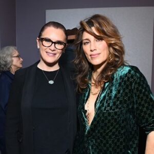 Jennifer Esposito Instagram - This woman right here- @jenniferkhowell of @theartofelysium hosted Fresh Kills in celebration of our crazy journey, the hope we had for our self made film and the absolute necessity of ART!!! She believes, as I do, that art heals!!! It’s simply the most important thing we have in understanding one another and healing our differences. Independent films, truly indie films, are a dying breed and are so VITAL!  They offer a different perspective that what the main stream movies are giving you!  Please support them when you can. It’s the ONLY way you will see new, different, stories and voices that represent us ALL!!! 
On behalf of myself, my team and our film, FRESH KILLS,  thank you for such an amazing evening surrounded by likeminded artists. Thanks @chriscrokos for introducing me to this amazing group who is doing such important work. 

And the incredible musican @milckmusic blew us away. 

@leslieowen_omg @sjsprecher @chris.tricarico @emily_bader @francomaicas @tkhuntress @alicia_coppola