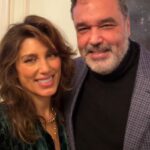 Jennifer Esposito Instagram - This woman right here- @jenniferkhowell of @theartofelysium hosted Fresh Kills in celebration of our crazy journey, the hope we had for our self made film and the absolute necessity of ART!!! She believes, as I do, that art heals!!! It’s simply the most important thing we have in understanding one another and healing our differences. Independent films, truly indie films, are a dying breed and are so VITAL! They offer a different perspective that what the main stream movies are giving you! Please support them when you can. It’s the ONLY way you will see new, different, stories and voices that represent us ALL!!! On behalf of myself, my team and our film, FRESH KILLS, thank you for such an amazing evening surrounded by likeminded artists. Thanks @chriscrokos for introducing me to this amazing group who is doing such important work. And the incredible musican @milckmusic blew us away. @leslieowen_omg @sjsprecher @chris.tricarico @emily_bader @francomaicas @tkhuntress @alicia_coppola