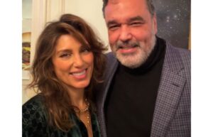 Jennifer Esposito Instagram - This woman right here- @jenniferkhowell of @theartofelysium hosted Fresh Kills in celebration of our crazy journey, the hope we had for our self made film and the absolute necessity of ART!!! She believes, as I do, that art heals!!! It’s simply the most important thing we have in understanding one another and healing our differences. Independent films, truly indie films, are a dying breed and are so VITAL!  They offer a different perspective that what the main stream movies are giving you!  Please support them when you can. It’s the ONLY way you will see new, different, stories and voices that represent us ALL!!! 
On behalf of myself, my team and our film, FRESH KILLS,  thank you for such an amazing evening surrounded by likeminded artists. Thanks @chriscrokos for introducing me to this amazing group who is doing such important work. 

And the incredible musican @milckmusic blew us away. 

@leslieowen_omg @sjsprecher @chris.tricarico @emily_bader @francomaicas @tkhuntress @alicia_coppola