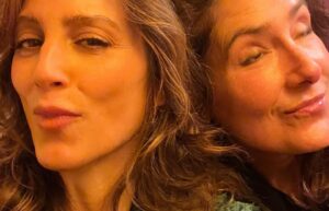 Jennifer Esposito Instagram - This woman right here- @jenniferkhowell of @theartofelysium hosted Fresh Kills in celebration of our crazy journey, the hope we had for our self made film and the absolute necessity of ART!!! She believes, as I do, that art heals!!! It’s simply the most important thing we have in understanding one another and healing our differences. Independent films, truly indie films, are a dying breed and are so VITAL!  They offer a different perspective that what the main stream movies are giving you!  Please support them when you can. It’s the ONLY way you will see new, different, stories and voices that represent us ALL!!! 
On behalf of myself, my team and our film, FRESH KILLS,  thank you for such an amazing evening surrounded by likeminded artists. Thanks @chriscrokos for introducing me to this amazing group who is doing such important work. 

And the incredible musican @milckmusic blew us away. 

@leslieowen_omg @sjsprecher @chris.tricarico @emily_bader @francomaicas @tkhuntress @alicia_coppola