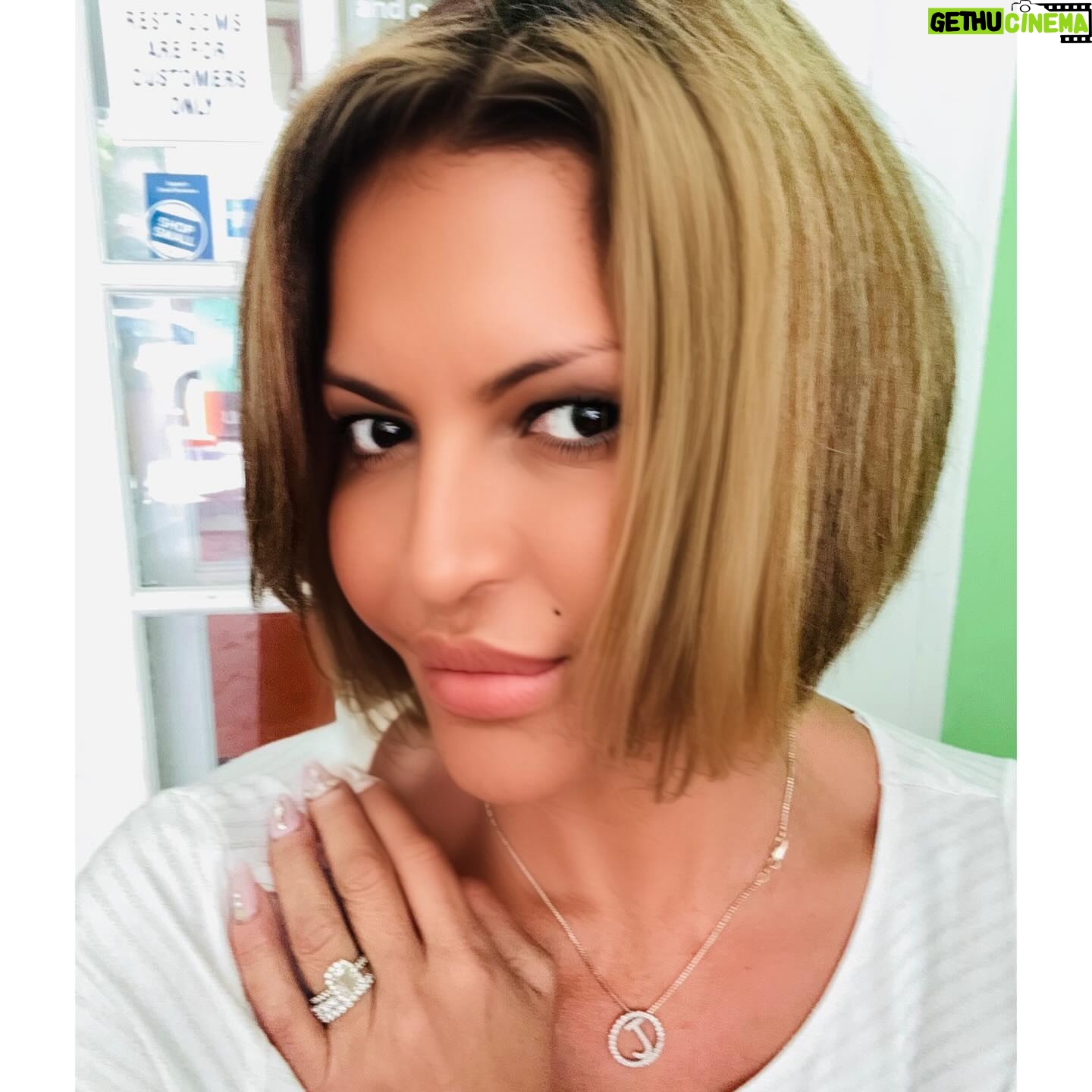 Jennifer Gimenez - 6.6K Likes - New Hair,
New Do,
New Color,
New Skin,
=
NEW ME.
Thank you @manewizard for spending so so so many hours coloring my hair, cutting it, taking care of it and giving me a new look. I’m so honored that I get have you do your magic on me. I love this new look. I love you beyond words and so honored to call you my best friend.
Thank you to @nursepractitionerjen for being my face fairy angel. Jen this PRX Peel Non Peel is the best. This PRX peel brightens your skin, tightens your skin and builds collagen. It was a game changer for me. I did four treatments, used the creams that was given to me for this treatment and I couldn’t be more happier. Especially as we all start aging, it’s important to take care of our skin. Your so amazing . Jen, I love you and am so grateful for you and our friendship. I adore your talented and beautiful women who work with you.
#NewLook #NewMe #NewHair #NewColor #Hairwizard #PeteyD #@peteralfonsoderosa #NewSkin #PRXPeel #AestheticsLoungePB @aestheticsloungepb #Skin #Hair #Health #SoberIsSexy