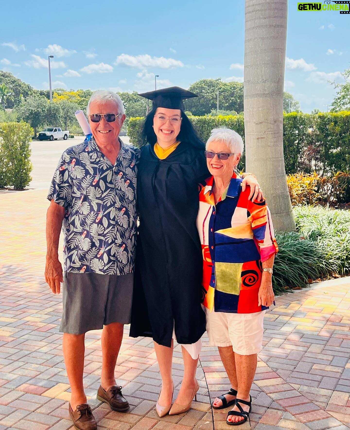 Jennifer Gimenez - 9K Likes - What an EPIC day watching our daughter @abriiia walk across the stage for college graduation at Lynn University‼️❤️✌️
The support of my wife @jennifergimenez and the greatest parents around Tom Ryan and Patricia Ryan🎉🎊🚀❤️