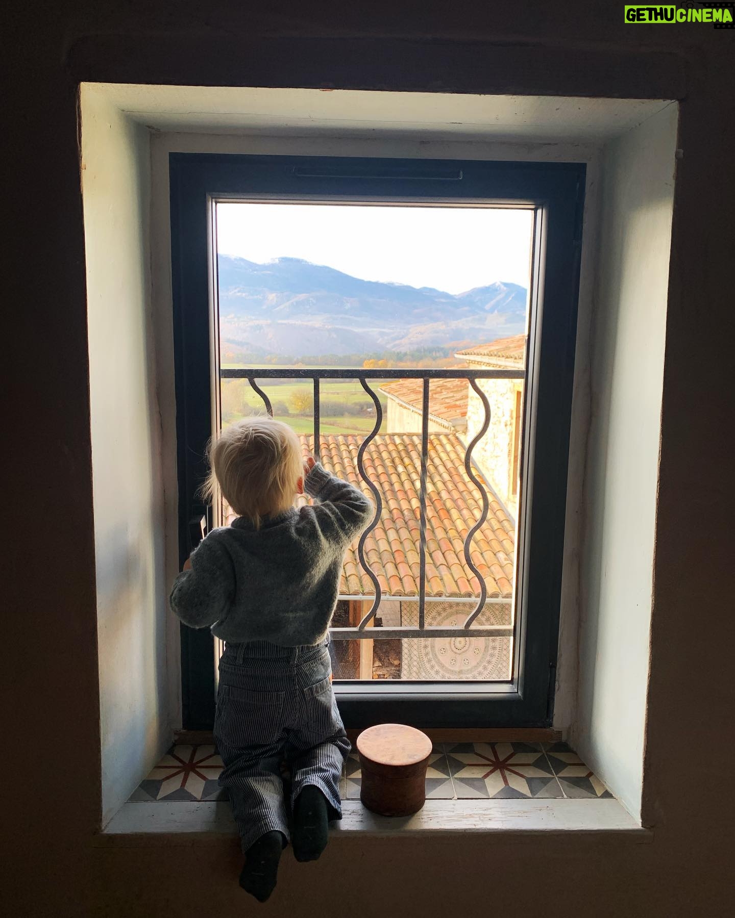 Jennifer Hoffman Instagram - “Abetuu? Be-bai. Auwaa” (Avontuur? Bye bye, Au Revoir) #nualdrietalig ;) #visitingthefrenchsideofthefamiliy #specialfamilymoments #maarooknatteschetenvandediarree #omdebalanserintehouden