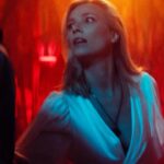 Jennifer Hoffman Instagram - Puur genieten dit. Neus-in-boter-situatie. Als je wil weten wat er onder mijn rok zit: RWINA, Nú op @amazonprime @deadduckproductions @kaapholland @grondzalo