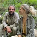 Jennifer Hoffman Instagram - Op zoek naar Europa’s grootste en oudste landzoogdier, op bizon Safari in Roemenië. Ze waren er niet meer. Alleen nog in dierentuinen. Maar dankzij het WeWilder project zijn ze nu weer in het wild te zien. Alleen… we moeten ze dan nog wel even zien te vinden. (Of niet?) #rewilding @we_wilder #letnaturetakeitscourse #livinginharmonywithnature #bisonsareback #tonythetracker @3opreis