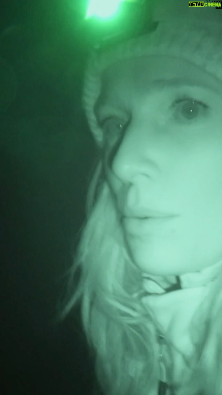 Jennifer Hoffman Instagram - Wanneer je hike wat langer duurt dan gepland, kan het nogal een uitdaging zijn om de weg te vinden. Gelukkig kwam Jennifer op een briljant idee.π‘ Benieuwd hoe Jennifer en de crew de rest van de barre tocht afleggen? Check de aflevering via de link in bio π