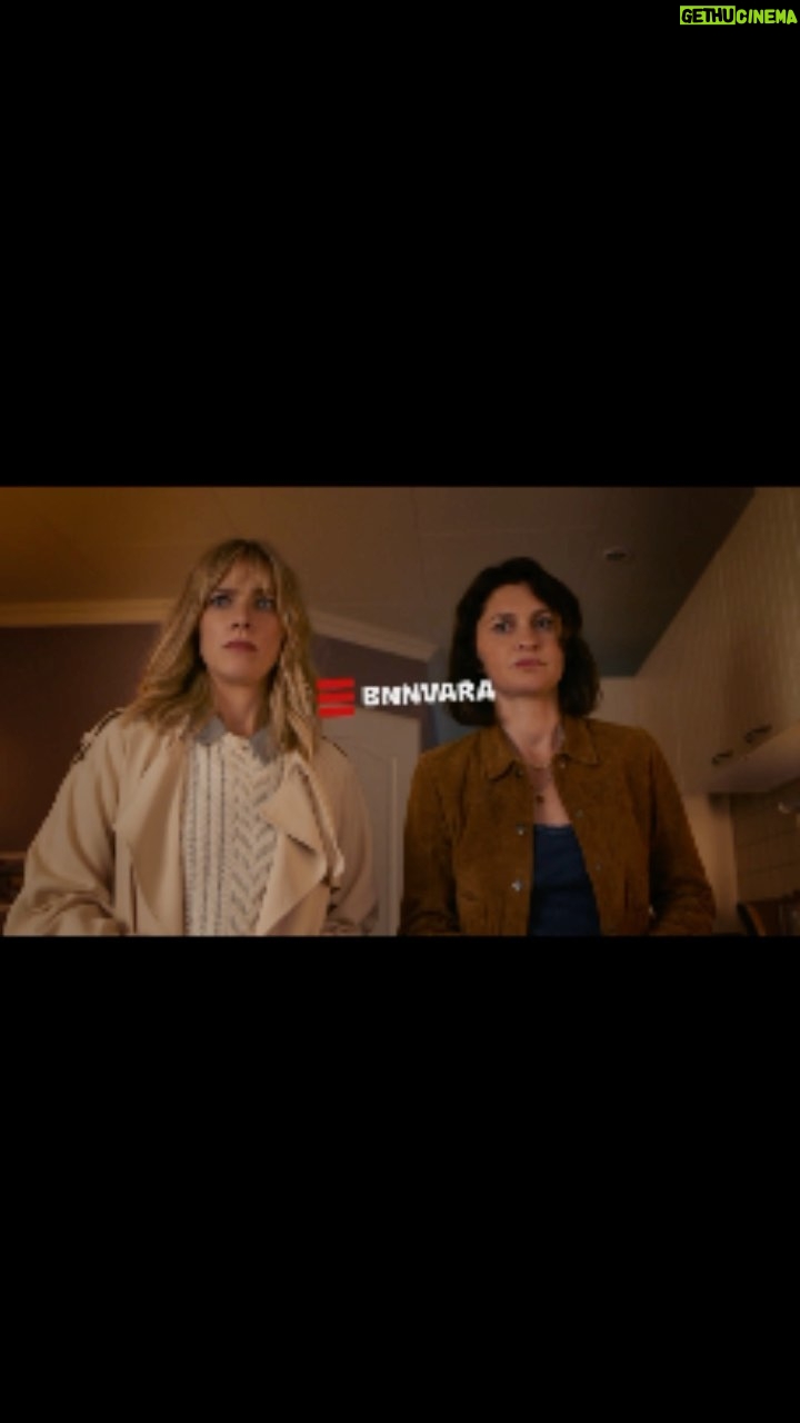 Jennifer Hoffman Instagram - Toch nog even ter herinnering. DEEP SHIT kan gewoon gekeken worden op NPO start ;) Een erg binge-waardige serie heb ik wel begrepen. #8afleveringen #25minuten #koudbuiten #bijnaeengoudenkalf is echt wel #bijnaeengoudenkalf @fockeline @fictionvalley @omroepbnnvara