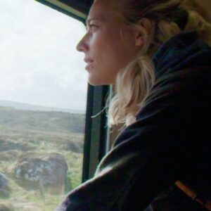 Jennifer Hoffman Instagram - Met de trein naar de Schotse Hooglanden? 🇽🇸 Het kan gewoon! Stap in de Caledonian Sleeper, sluit je ogen en word wakker tussen groene heuvels. Jennifer gaat je alvast voor en treint via Londen naar het meest afgelegen station van het Verenigd Koninkrijk. 🚂

Reis je met ons mee? Link in bio 👉 Met de trein naar Schotland

#schotland #scottishhighlands #caledoniansleeper