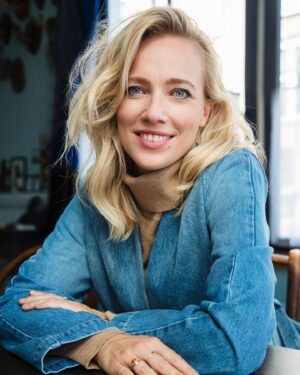 Jennifer Hoffman Instagram - In Ouders van Nu. 
Want ik ben al ouder.
;) 
#oudersvannu 
#vervelenisgezond 
#linkinstory

Foto’s: @lahannahlipowsky