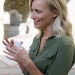 Jennifer Hoffman Instagram – Een onafhankelijk prinsendom, midden in Italië. 🇮🇹 Jennifer bezoekt de prinses van Seborga, dat er een eigen paspoort, munteenheid en volkslied op nahoudt. 👸

Hele aflevering zien? Ga naar NPO Start of check de link in bio. 🔗