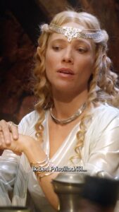 Jennifer Hoffman Instagram - What’s in a name weet je wel… Vanaf nu te bingen op Prime Video P A N D U L O R I A Een fantasy sitcom waarin een avonturiersgilde allemaal avonturen beleven! Maar die zie je niet. Je ziet alleen de vergaderingen. En gelukkig is er ook 1 aflevering met de vrouwen van de mannen van het gilde. Met zoveel toffe mensen, onder andere @gverbaan @sanne.franssen @meralpolat_ @wimiewilhelm @myrthemilie @kimschuddeboom1 Dank @emilio.r.guzman en @thijsvandomburg voor het maken van dit soort unieke pareltjes. #humanfactortv @primevideonl Meer panduloria! Meer vergaderingen!