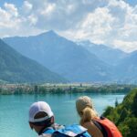 Jennifer Hoffman Instagram – Slechts zes uurtjes achteroverleunen in een trein en je bent er al: Zwitserland. 🇨🇭 Over land en water verkende de crew dit prachtige Alpenland vol reusachtige bergen, heldere meren, serene dorpen en groene valleien. 🌄

Zin om weg te dromen? Kijk op NPO Start of check de link in bio. 🔗