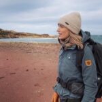 Jennifer Hoffman Instagram - Wat zou je liever doen: naar Menorca afreizen in de droge hitte van de zomer en op een overvol strand liggen of het eiland off season leren kennen wanneer de natuur nog groen is en er geen toerist te bekennen is? Mijn antwoord kennen jullie denk ik al ;) Hiking #camidecavalls #menorca #nosuchthingasbadweather #offseason #conscioustravel #trainandaferryaway