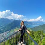 Jennifer Hoffman Instagram - Slechts zes uurtjes achteroverleunen in een trein en je bent er al: Zwitserland. 🇨🇭 Over land en water verkende de crew dit prachtige Alpenland vol reusachtige bergen, heldere meren, serene dorpen en groene valleien. 🌄 Zin om weg te dromen? Kijk op NPO Start of check de link in bio. 🔗