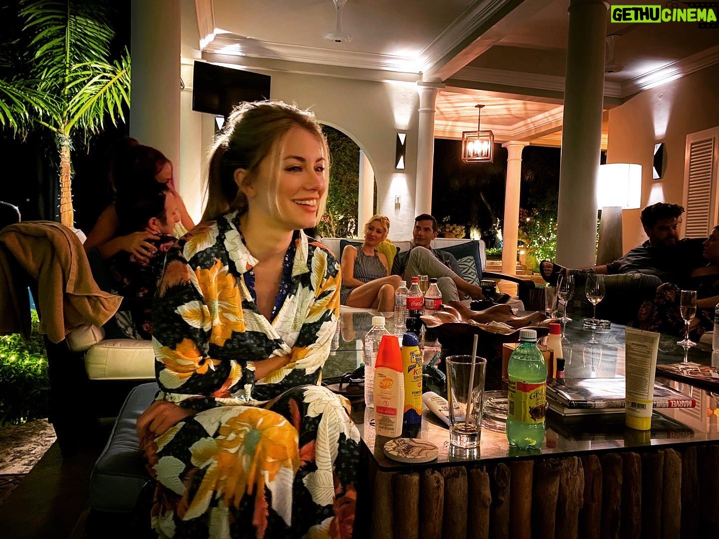 Jennifer Holland Instagram - Reminiscing some good times with friends and feeling some wanderlust ! ❤️