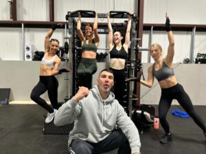 Jennifer Holland Instagram - When the gorgeous ladies of @dcofficial #Superman invite you to workout with them and our personal trainer @paolomascitti at 6:45am, you DO NOT hesitate. 
Okay, maybe you hesitate a little, but you do it without complaint.
Or, maybe you complain… an embarrassing amount.
Probably your under-eyes will never look the same.
But, definitely worth it. #worthit #bestcastever 

#harcourt #emiliaharcourt #peacemaker #theengineer #angelaspica #eveteschmacher #loislane