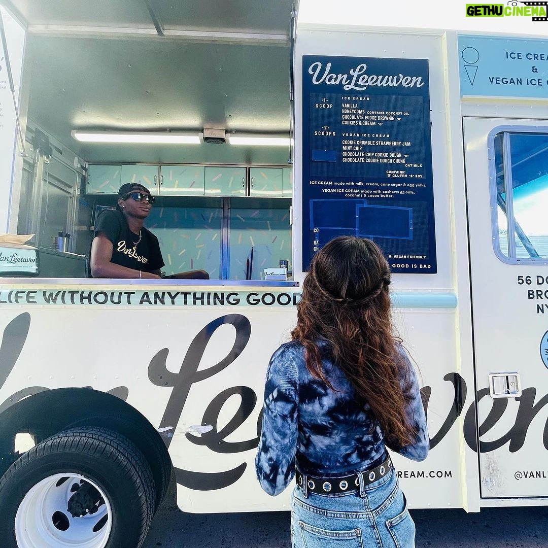 Jennifer Landon Instagram - So happy to be back with my fave human @yayagosselin . @vanleeuwenicecream for the win. #fbimostwanted #vanleeuwen #favehuman