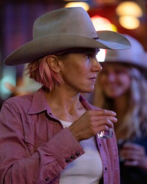 Jennifer Landon Instagram - Take your shot!  Can’t wait for TOMORROW NIGHT’S episode of @yellowstone #yellowstonetv