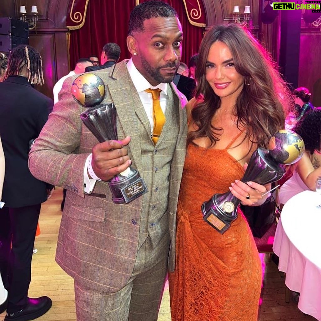 Jennifer Metcalfe Instagram - We won!! @richardblackwood π π₯ Best actress and actor in a Tv series @nationalfilmawards Feeling so thankful to @hollyoaksofficial for trusting me with all the amazing story lines over the years and for everyone @limepicturestv β¦ I really feel like I have never worked a day in my life. Love u all β₯οΈ
