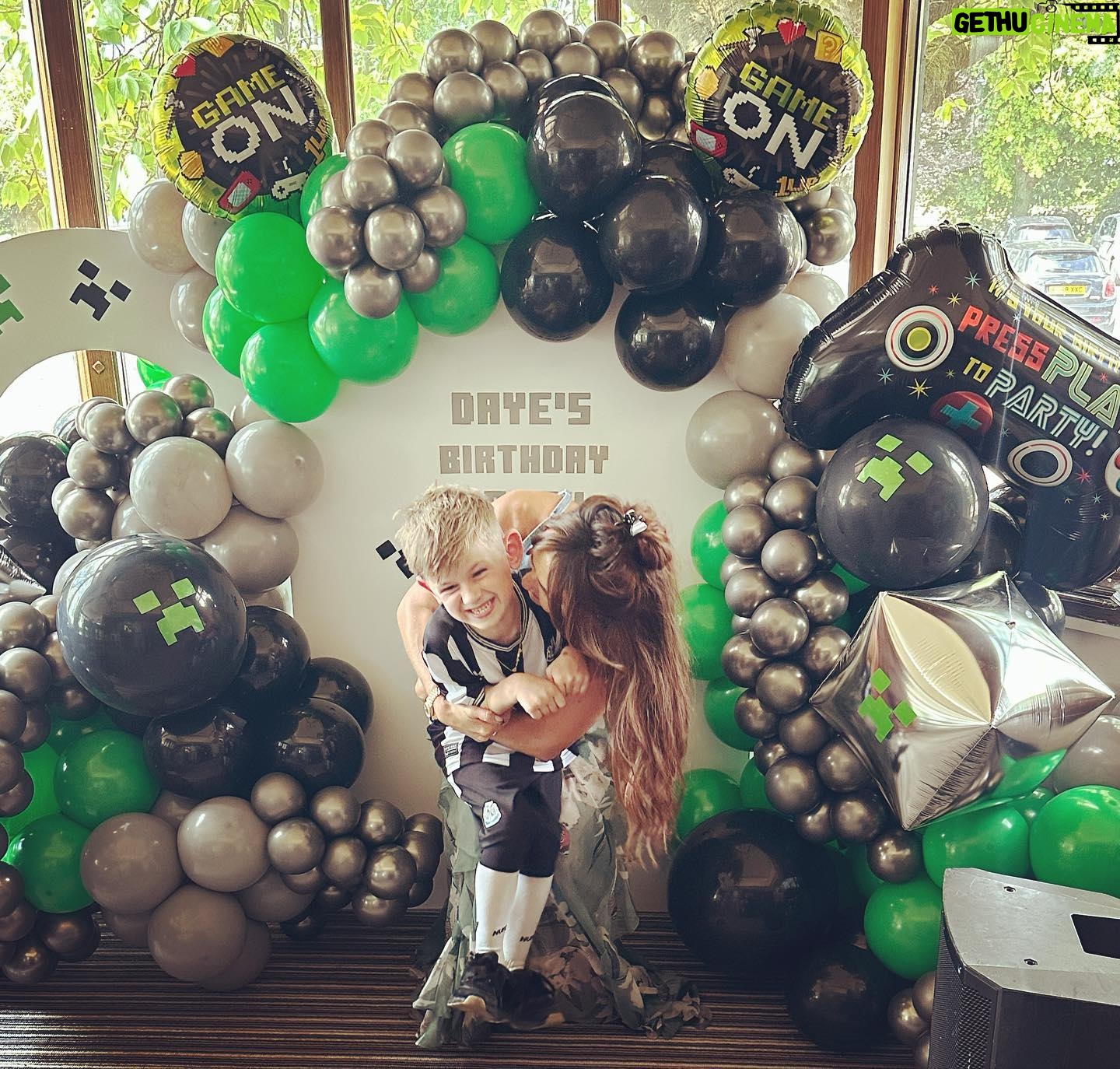 Jennifer Metcalfe Instagram - Happy birthday to our gorgeous boy ♥️ here’s to another year of loving u 🥳🥳🥳 Thank u for making Dayes day so special 🎉 @stephledigo @go_pr_and_events @zoomboxuk @illumilights1 @eventi_creationsx @kristycakesuk @thekiltoninnpub @aladdinscaveentertainments