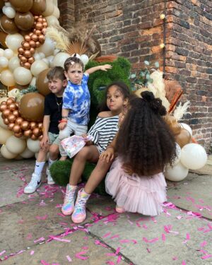 Jennifer Metcalfe Instagram - Thank u @chelseehealey and Ed for such a beautiful day ☀️💃🏻🎉 Gender reveal of the century. We loved it 🤍👩‍👦