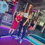 Jennifer Metcalfe Instagram - What a great day @gravitymax_uk so much to do under one roof for everyone 😊 #ad #PREvent