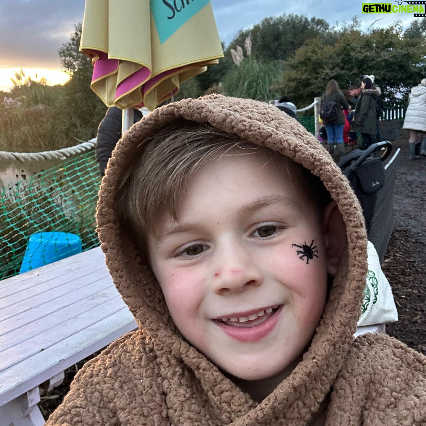 Jennifer Metcalfe Instagram - Filing our Halloween boots right up 😍😍 thank u @halloweenlakesidelighttrail for a great evening we loved it 🧟♂️🧟♀️🥳🥳 #ad