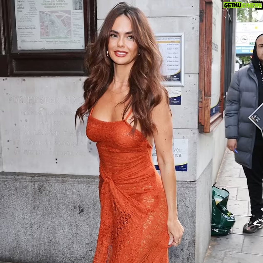 Jennifer Metcalfe Instagram - We won!! @richardblackwood π π₯ Best actress and actor in a Tv series @nationalfilmawards Feeling so thankful to @hollyoaksofficial for trusting me with all the amazing story lines over the years and for everyone @limepicturestv β¦ I really feel like I have never worked a day in my life. Love u all β₯οΈ