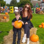 Jennifer Metcalfe Instagram - Kicking off Halloween season @altontowers with my boy 🥰 they know how to do it there 😅😅🧟‍♀️🧟‍♂️ 🎃 🍁 altontowers #scarefest #prinvite #ad @runraggeduk