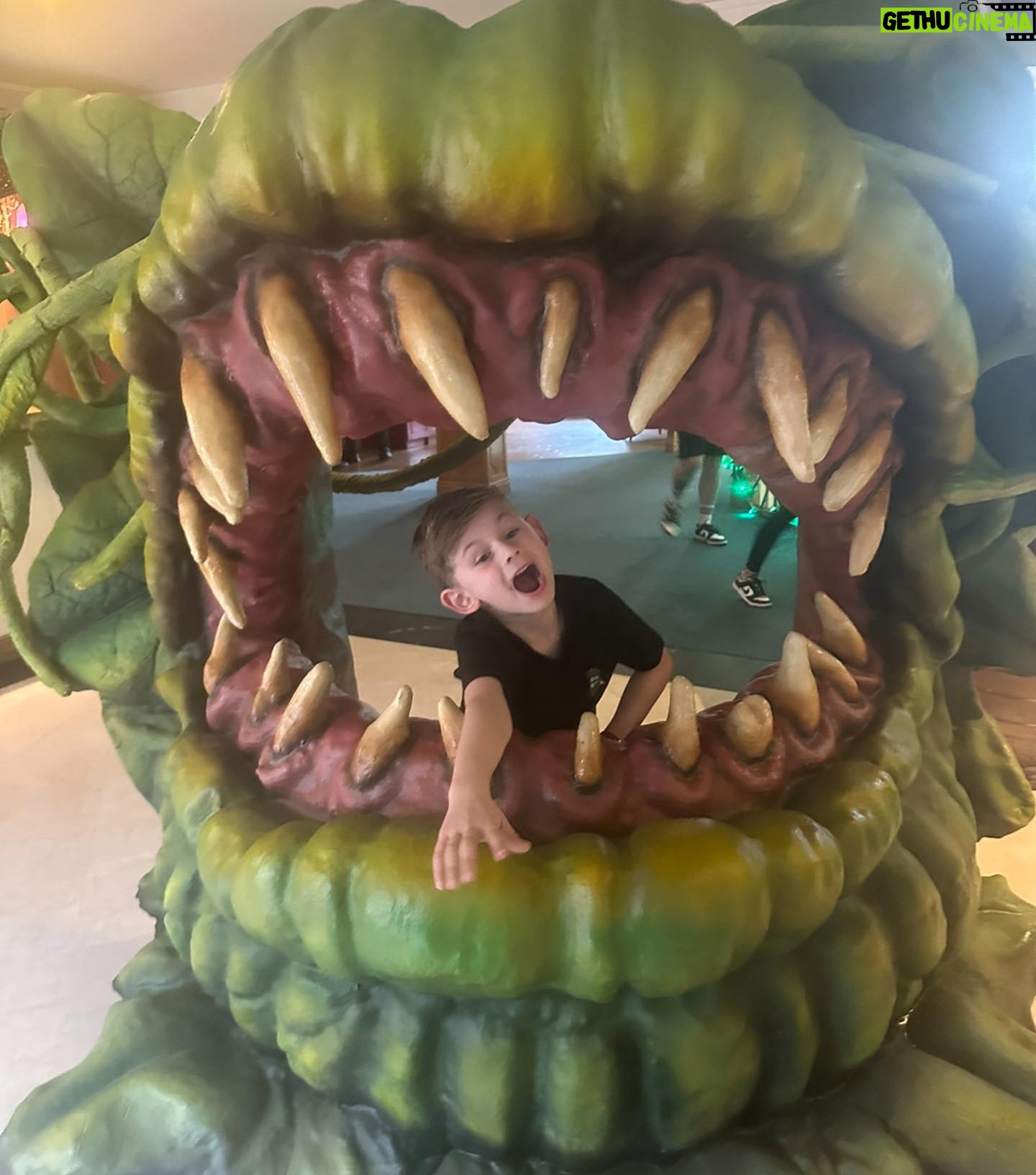 Jennifer Metcalfe Instagram - Kicking off Halloween season @altontowers with my boy 🥰 they know how to do it there 😅😅🧟♀️🧟♂️ 🎃 🍁 altontowers #scarefest #prinvite #ad @runraggeduk