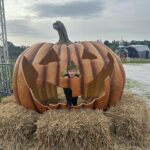 Jennifer Metcalfe Instagram - Kicking off Halloween season @altontowers with my boy 🥰 they know how to do it there 😅😅🧟‍♀️🧟‍♂️ 🎃 🍁 altontowers #scarefest #prinvite #ad @runraggeduk