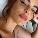 Jennifer Metcalfe Instagram - Eternally grateful for @brows_by_sarah_ talent. Next stop lazor hair removal 🌚