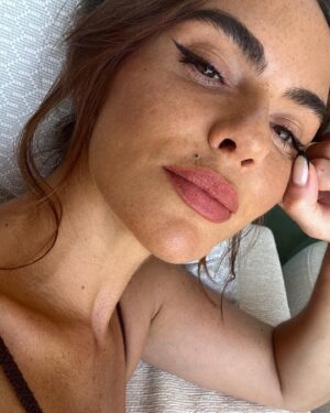 Jennifer Metcalfe Instagram - Eternally grateful for @brows_by_sarah_  talent. Next stop lazor hair removal 🌚