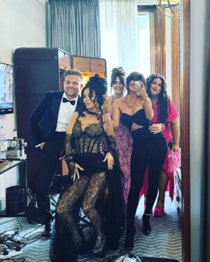 Jennifer Metcalfe Instagram - @britishsoapawards photo 💩 
In recovery till further notice 😮‍💨 

Hair @jayne_littler @collingeandco #collingeandco 
Make up @megccmakeup 
🖤🖤