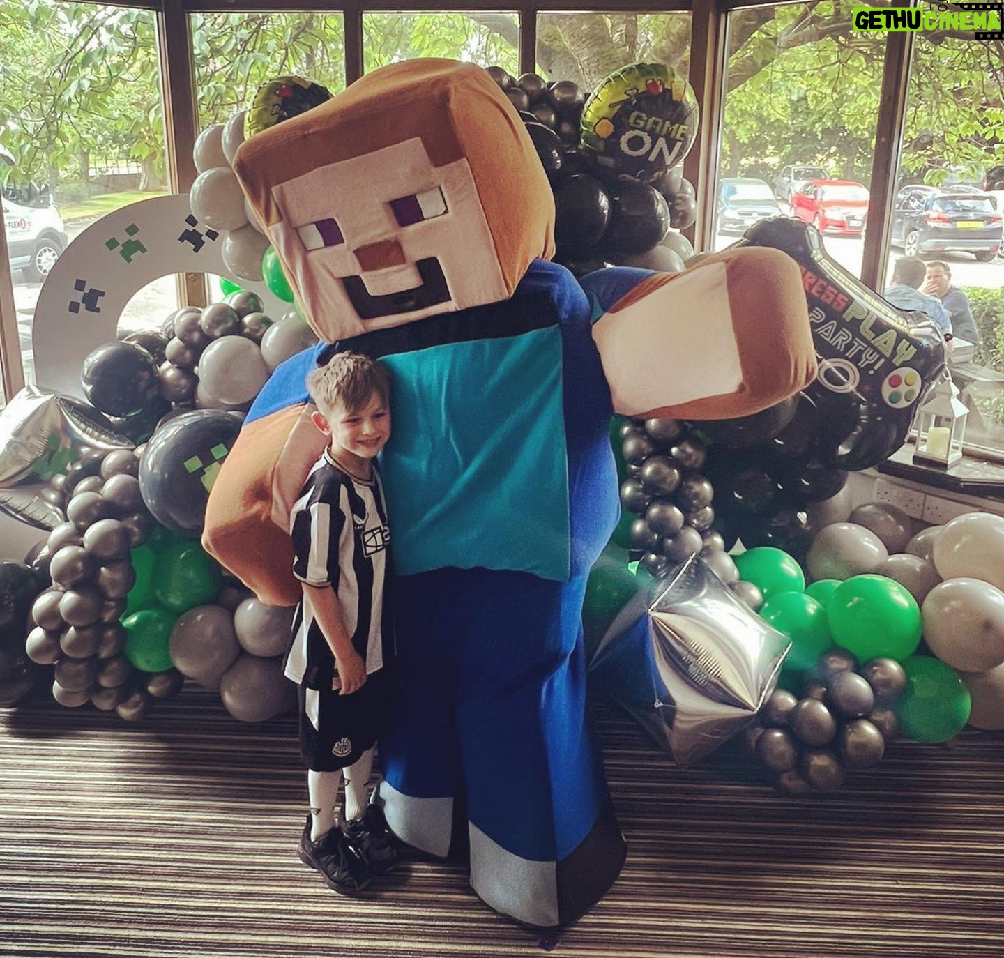 Jennifer Metcalfe Instagram - Happy birthday to our gorgeous boy ♥️ here’s to another year of loving u 🥳🥳🥳 Thank u for making Dayes day so special 🎉 @stephledigo @go_pr_and_events @zoomboxuk @illumilights1 @eventi_creationsx @kristycakesuk @thekiltoninnpub @aladdinscaveentertainments