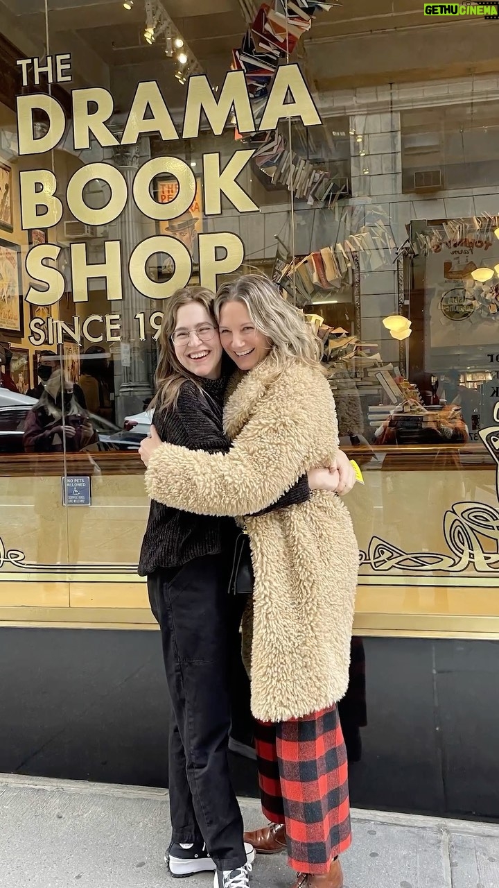Jennifer Nettles Instagram - I love a good SURPRISE! Lizzie, after hearing such incredible things about you, I'm thrilled I finally got to meet you! Your reaction was unforgettable (as was your infectious smile)!! Thank you for all your love and support, and I’ll make sure to keep an eye out for you in the crowd 🥰