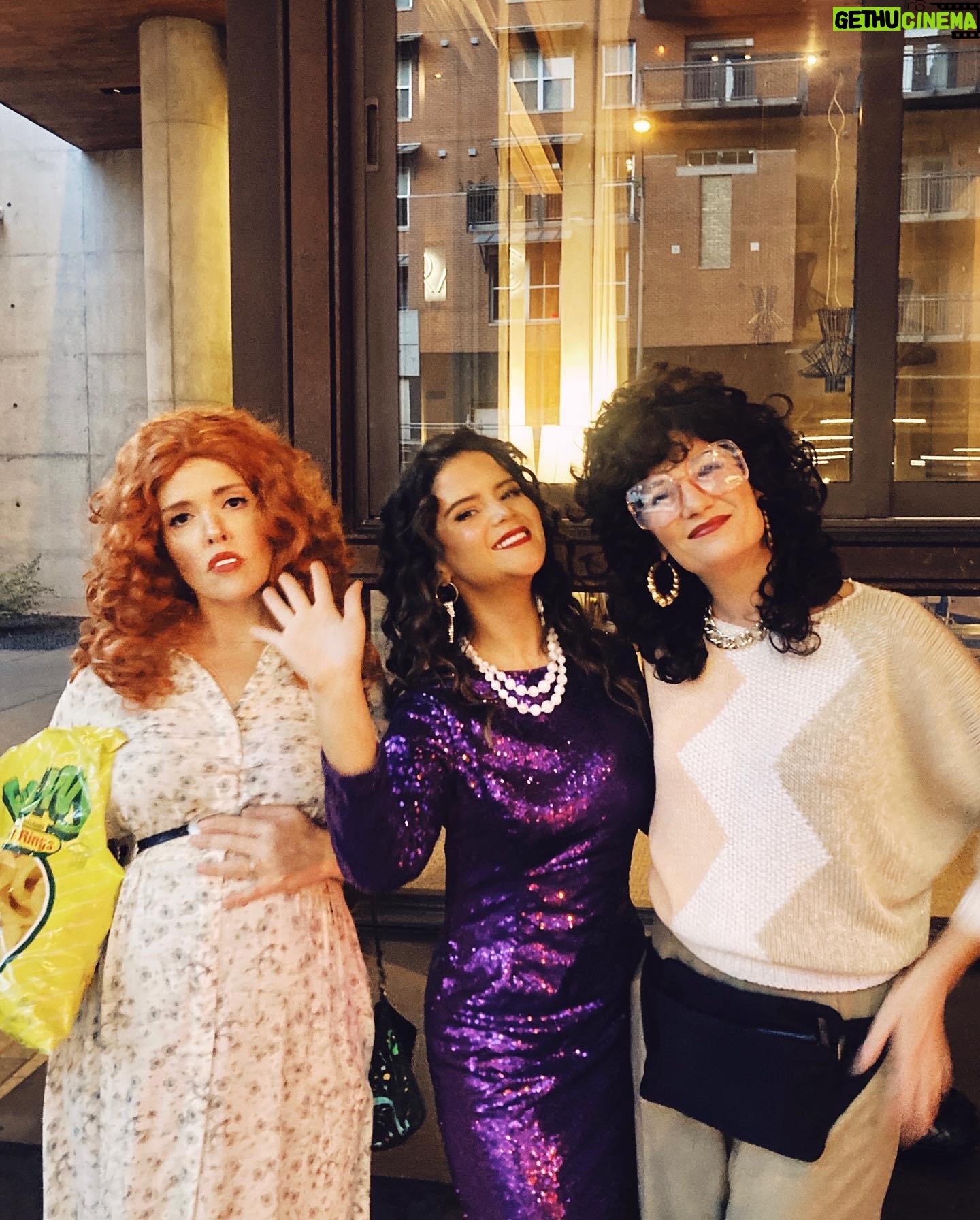 Jennifer Nettles Instagram - About to be blessing your timeline and stories today with these treasures! @marenmorris and her band elevated the Halloween game last night with their family themed @therighteousgemstones family costumes! They were perfectly cast as below and well, Rachel is such a dead ringer for Aimee Leigh (no pun intended:-) that it actually freaked me out!!! And a very pregnant Annie Clements got her method acting on as Aunt Tiff. @marenmorris - Judy @ericjmontgomerymusic - Baby Billy @bennettdeanlewis - Jesse @rachelbeauregard - Aimee Leigh @christianpaschall - kelvin @portiermusic - Eli gemstone @annieclements - Aunt Tiff @hbomax @hbo @edipattersonhi