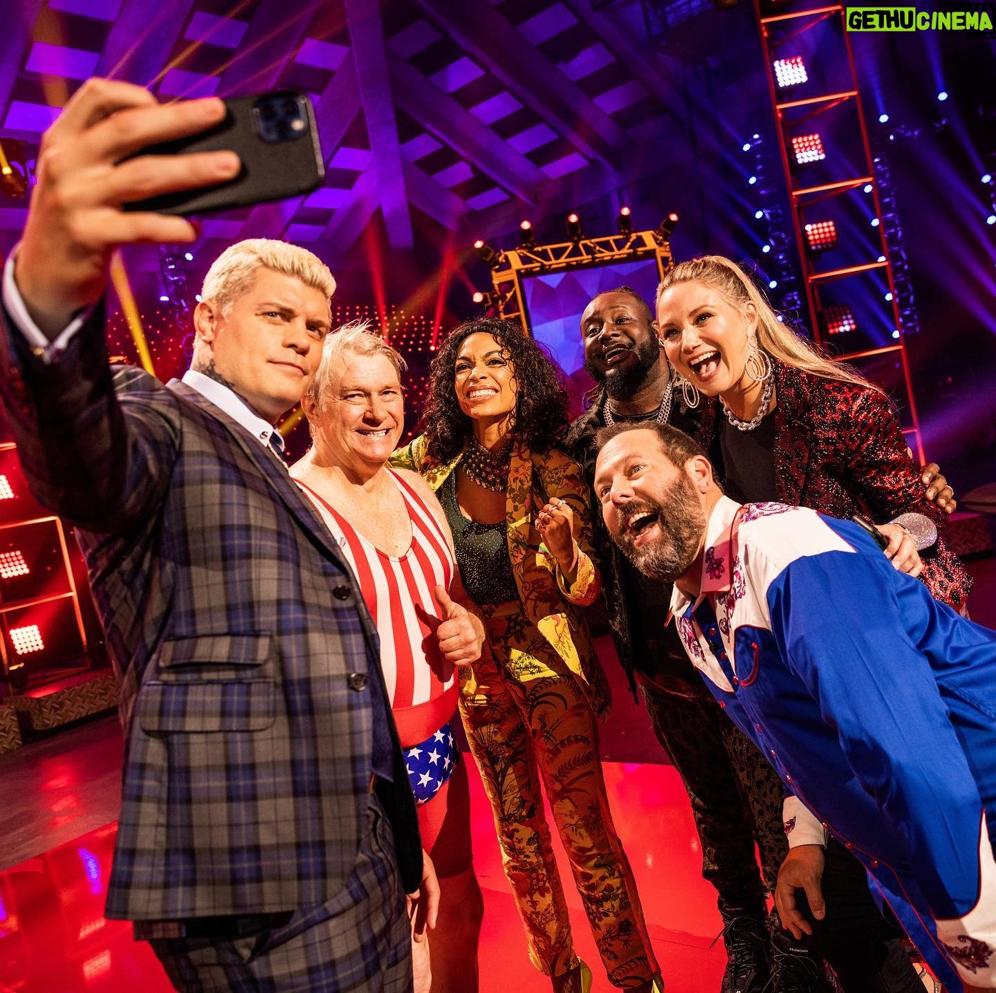 Jennifer Nettles Instagram - Selfie honoring our last round of semi-finals for #GoBigShow tomorrow at 9/8c on @tbsnetwork! I promise you don't want to miss all this chaos 🤪. Season finale next week!