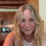 Jennifer Nettles Instagram - Hieeeeee! This post is a reel, and this reel is a song , and this song is a theme, and this theme is also a tv announcement and I can’t keep up with technology! Announcements first: 1. Farmer Wants a Wife is looking for Farmers for Season 2! Get online at www.farmerwantsawifecasting.com (you can remember that so I won’t put it in my bio:-) and come be on a show with me and find love! 2. Speaking of love, a “Love” song. @farmeronfox See you soon!!! 👨🏻‍🌾 👰‍♀️ =❤️