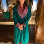 Jennifer Nettles Instagram - It’s called BEDTIME FASHUN! Look it up CoolRod. And check it out this Sunday when Aimee Lee comes at’cha in Flashback! ⚡️ 🙏🏼 💎 @therighteousgemstones @hbomax 10:00pm. 📷: @dalia_explains_it_all