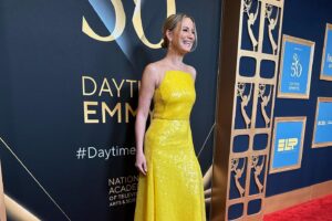 Jennifer Nettles Instagram - Well, A BIG THING HAPPENED!!! I wrote a song with my friend @bsherman2222 a few years ago for a most precious tv show on @pbs called “American Anthems”. Lo and behold, WE WON A FREAKING EMMY TODAY!!! I never know where the road is gonna take me. I just say “yes” when The Universe offers, try my best, and am eternally grateful to be surrounded by a wonderful team of people and amazing, talented friends. Thank you @gailgellman @bsherman2222 @dangoodman2002 @thebrianmhunt @brendamilinkovic @stephmads ! As the song says, “Life is Sweet”. What a day!!!

H&M @ashleydonovan 
Styling @hayley_atkin_ 

Yellow Dress: @Akrisofficial
Shoes: @Larroude
Earrings: @AnabelaChan
Ring: @Kallatijewelry

Floral dress: @celiabdesigner