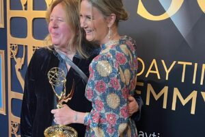 Jennifer Nettles Instagram - Well, A BIG THING HAPPENED!!! I wrote a song with my friend @bsherman2222 a few years ago for a most precious tv show on @pbs called “American Anthems”. Lo and behold, WE WON A FREAKING EMMY TODAY!!! I never know where the road is gonna take me. I just say “yes” when The Universe offers, try my best, and am eternally grateful to be surrounded by a wonderful team of people and amazing, talented friends. Thank you @gailgellman @bsherman2222 @dangoodman2002 @thebrianmhunt @brendamilinkovic @stephmads ! As the song says, “Life is Sweet”. What a day!!!

H&M @ashleydonovan 
Styling @hayley_atkin_ 

Yellow Dress: @Akrisofficial
Shoes: @Larroude
Earrings: @AnabelaChan
Ring: @Kallatijewelry

Floral dress: @celiabdesigner