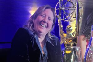 Jennifer Nettles Instagram - Well, A BIG THING HAPPENED!!! I wrote a song with my friend @bsherman2222 a few years ago for a most precious tv show on @pbs called “American Anthems”. Lo and behold, WE WON A FREAKING EMMY TODAY!!! I never know where the road is gonna take me. I just say “yes” when The Universe offers, try my best, and am eternally grateful to be surrounded by a wonderful team of people and amazing, talented friends. Thank you @gailgellman @bsherman2222 @dangoodman2002 @thebrianmhunt @brendamilinkovic @stephmads ! As the song says, “Life is Sweet”. What a day!!!

H&M @ashleydonovan 
Styling @hayley_atkin_ 

Yellow Dress: @Akrisofficial
Shoes: @Larroude
Earrings: @AnabelaChan
Ring: @Kallatijewelry

Floral dress: @celiabdesigner