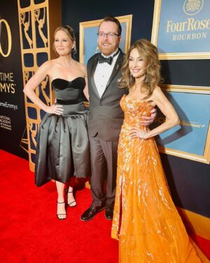 Jennifer Nettles Instagram - About last night…….
Photo dump from a beautiful night celebrating and performing at the 50th Annual #daytimeemmys. What an honor to perform with @bsherman2222 a song that we wrote and for which we are nominated! And an absolute treat to get to meet the legendary @therealsusanlucci !!! 
H&M @ashleydonovan 
Styling @hayley_atkin_ 

Tags for red carpet:
Dress @csiriano
Shoes: @larroude
Necklace: @levian_jewelry
Ring: @kallatijewelry

Performance look
Dress: @jasonwu
Shoes: @laroude
Earrings: @kallatijewelry
Ring: @anabelachan
Clutch: @carolinaherrera