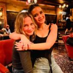 Jennifer Nettles Instagram - Found this sweet kitten catting around NYC on a girl’s weekend and she let this calico join her. Love you @marenmorris ❤️😻🍸🍎.